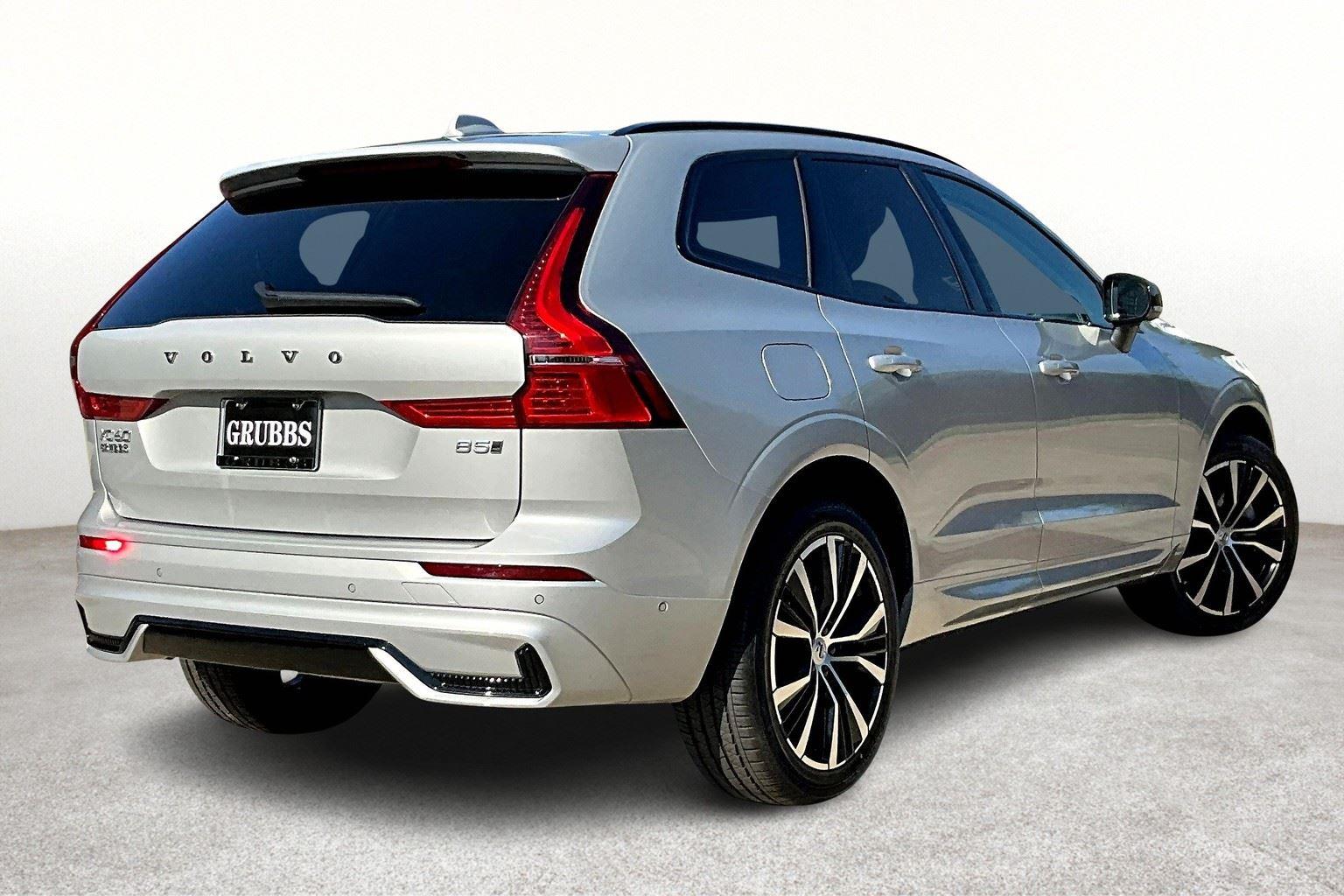 2025 Volvo XC60 Plus photo 2