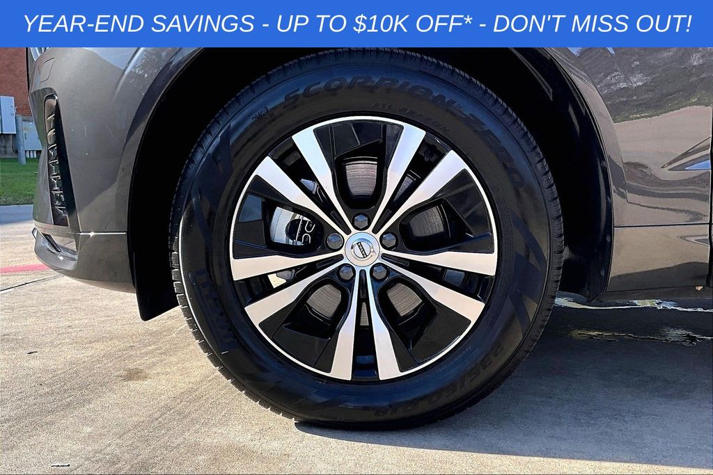 2025 Volvo XC60 Core - Photo 11