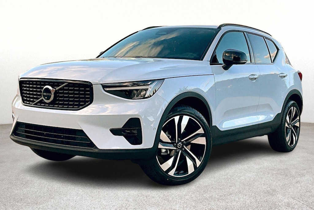 New 2026 Volvo XC40 B4 Plus SUV
