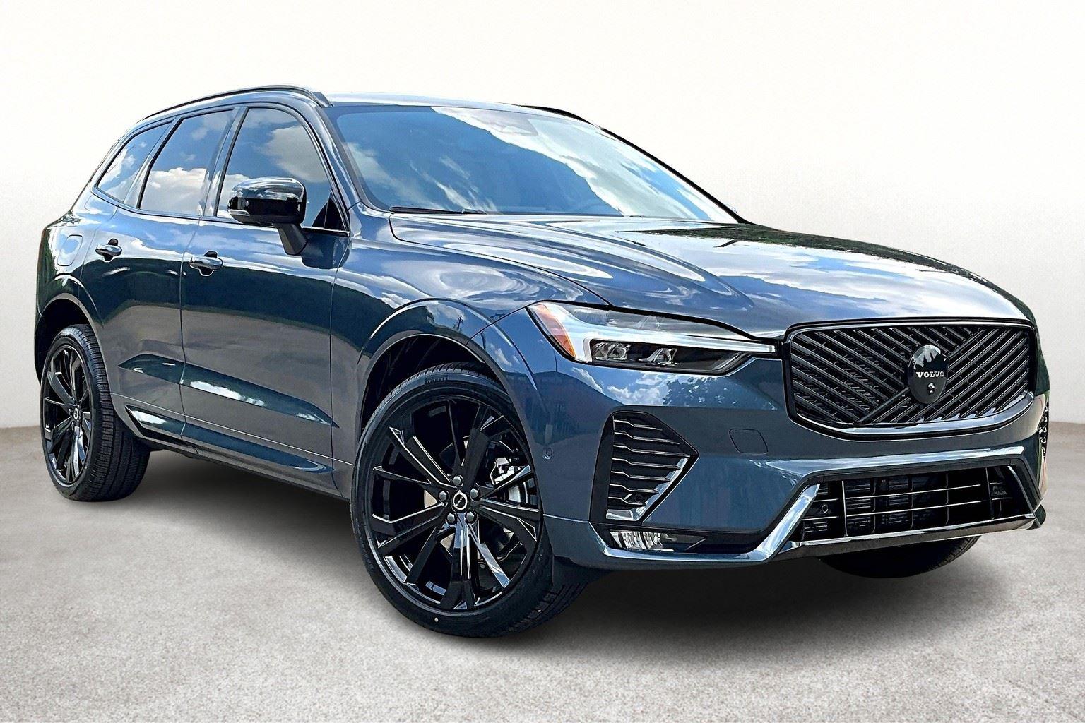 2026 Volvo XC60 B5 Black Edition photo 2