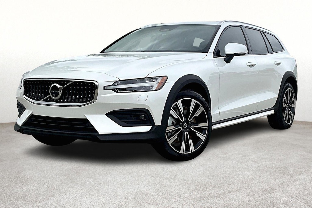 New 2025 Volvo V60 Cross Country B5 Ultra Wagon