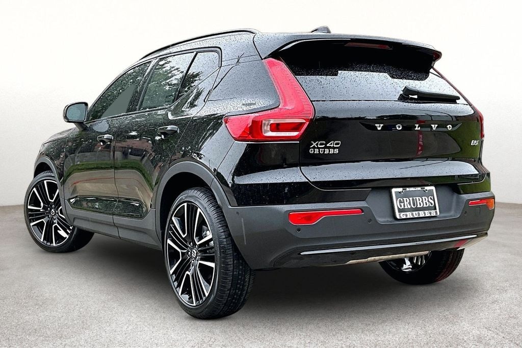 New 2026 Volvo XC40 B5 Ultra SUV
