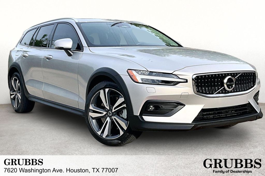 2025 Volvo V60 Cross Country B5 Plus AWD's photo