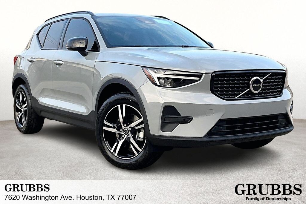 New 2026 Volvo XC40 B5 Core SUV