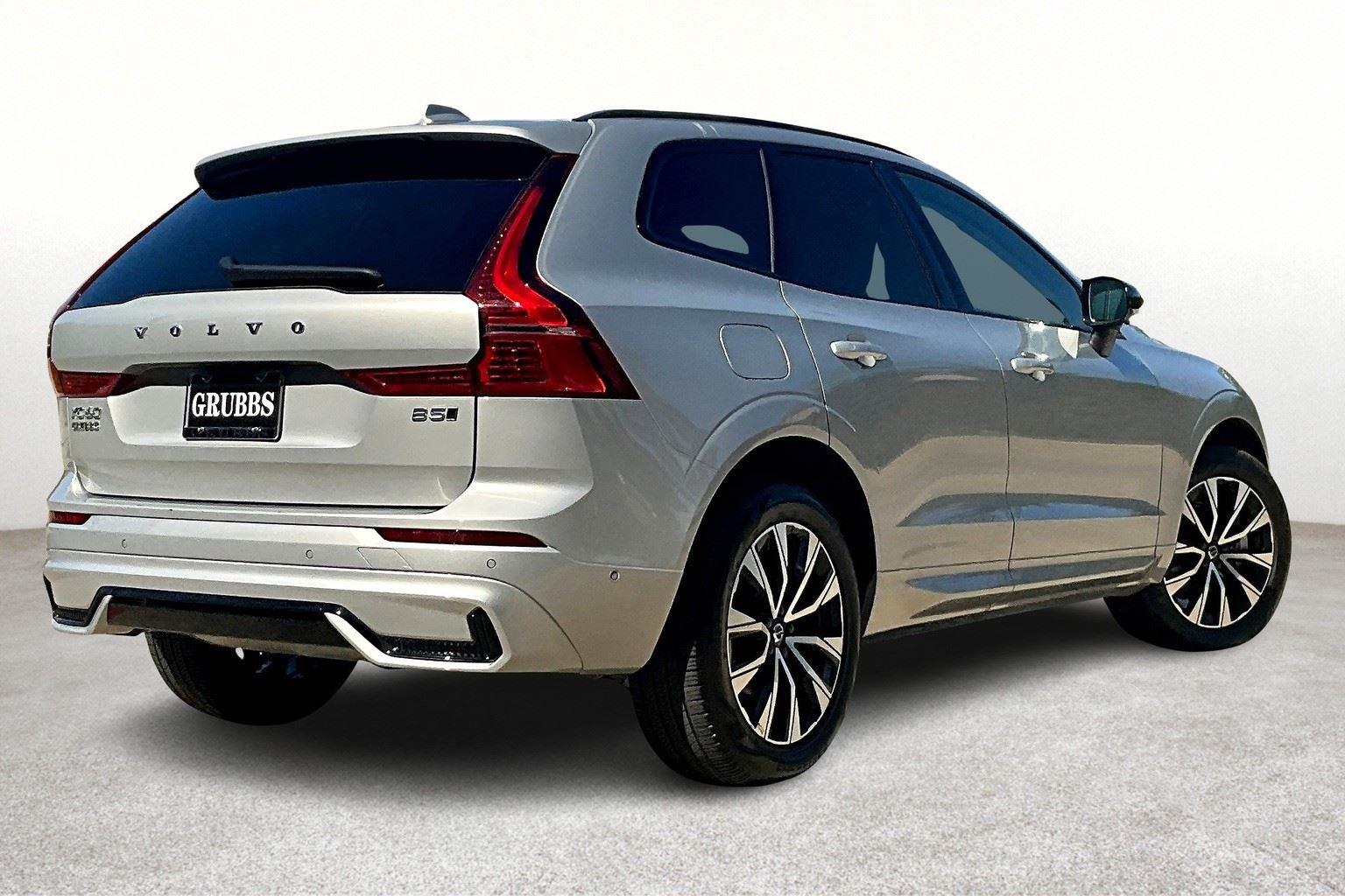 2025 Volvo XC60 Plus photo 2