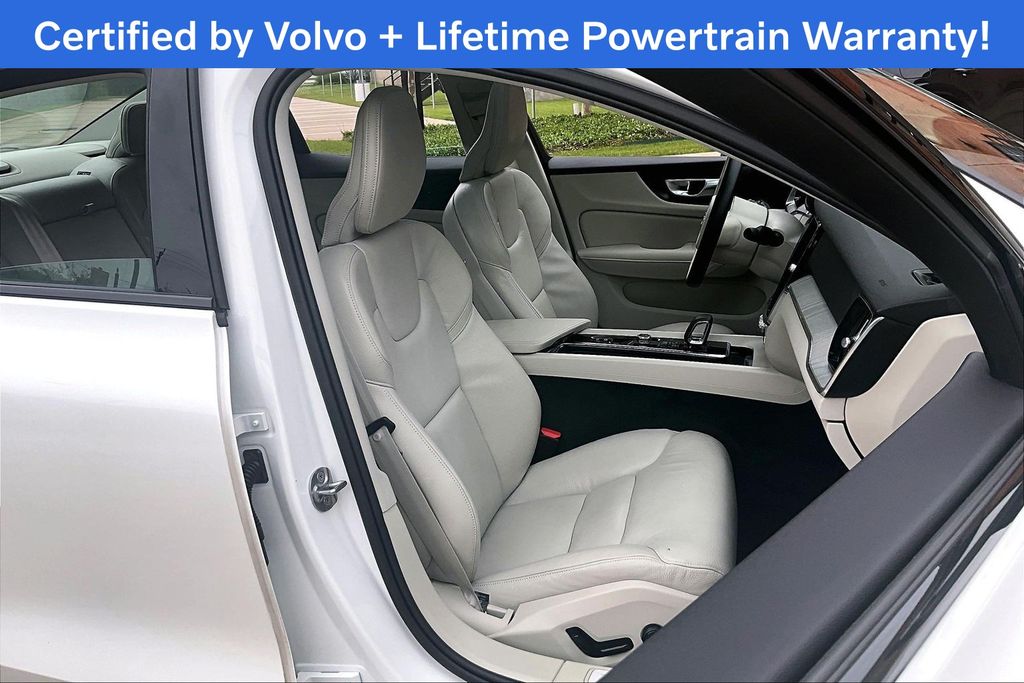 2025 Volvo S60 9