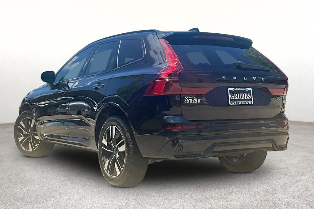 New 2026 Volvo XC60 B5 Core SUV