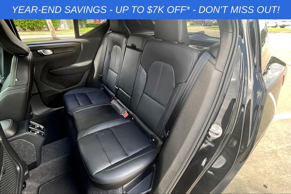 2025 Volvo XC40 Core - Photo 22