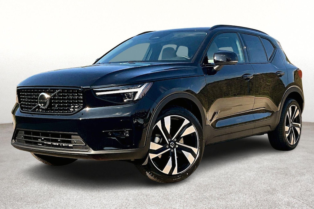 New 2026 Volvo XC40 B5 Ultra SUV