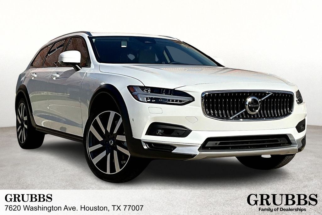 2025 Volvo V90 Cross Country Plus's photo