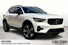 2026 Volvo XC40 B4 Plus FWD SUV