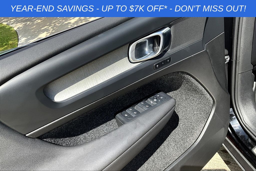 2025 Volvo XC40 Core - Photo 23