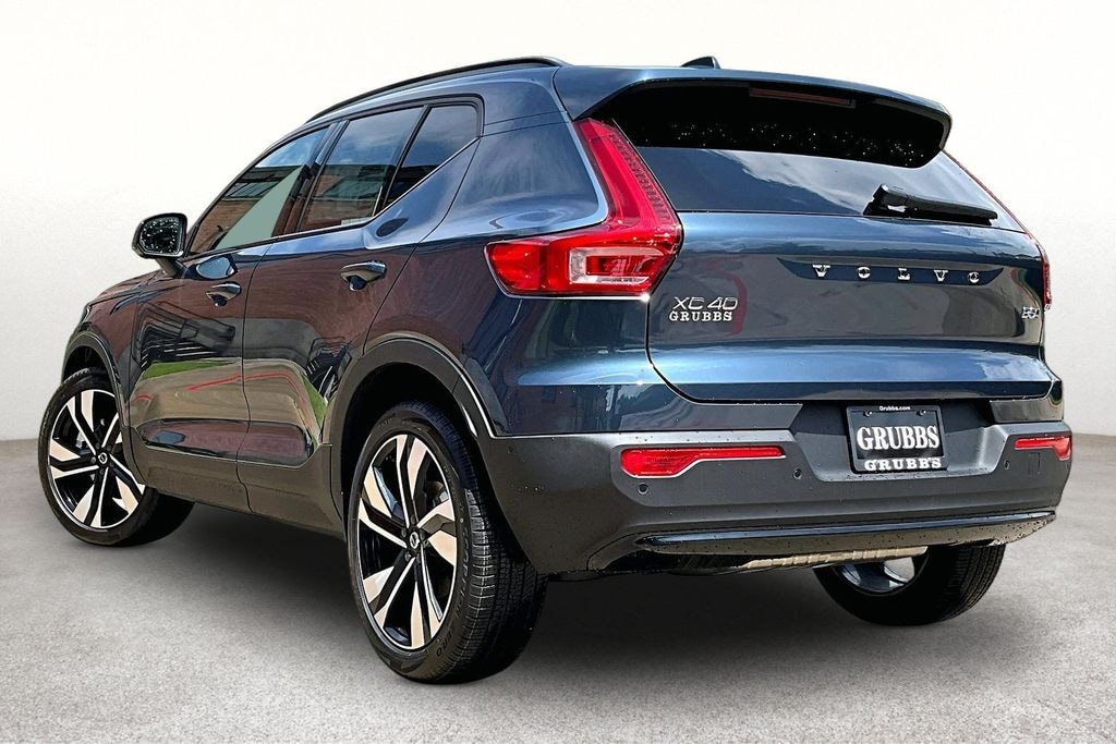 New 2026 Volvo XC40 B5 Ultra SUV
