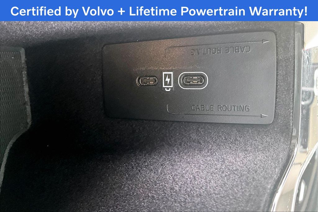 2025 Volvo S60 33