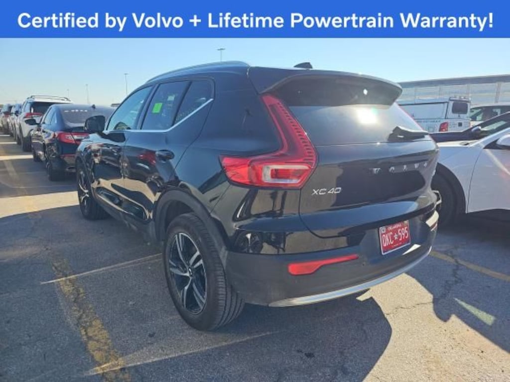 Used 2025 Volvo XC40 B5 Core SUV