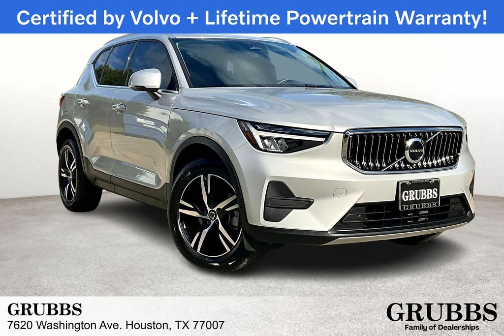 2025 Volvo XC40