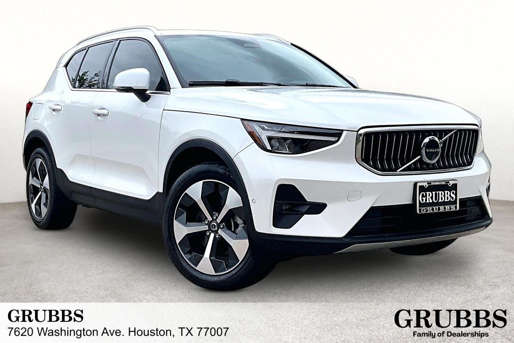 2024 Volvo XC40 B5 Plus Bright AWD's photo