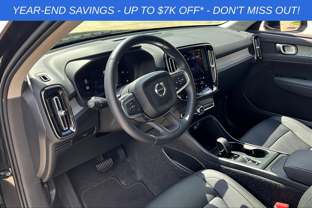 2025 Volvo XC40 Core - Photo 24