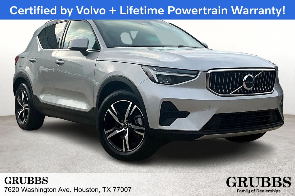 2025 Volvo XC40 Core