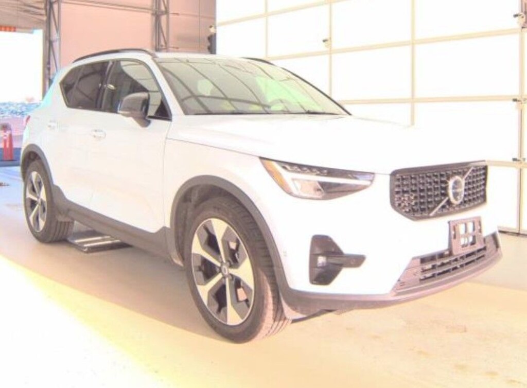 Used 2025 Volvo XC40 B5 Plus Dark Theme SUV