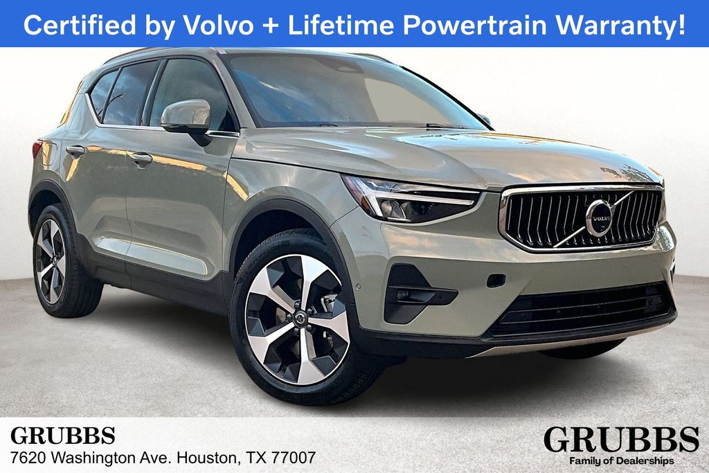 2025 Volvo XC40 Plus's photo