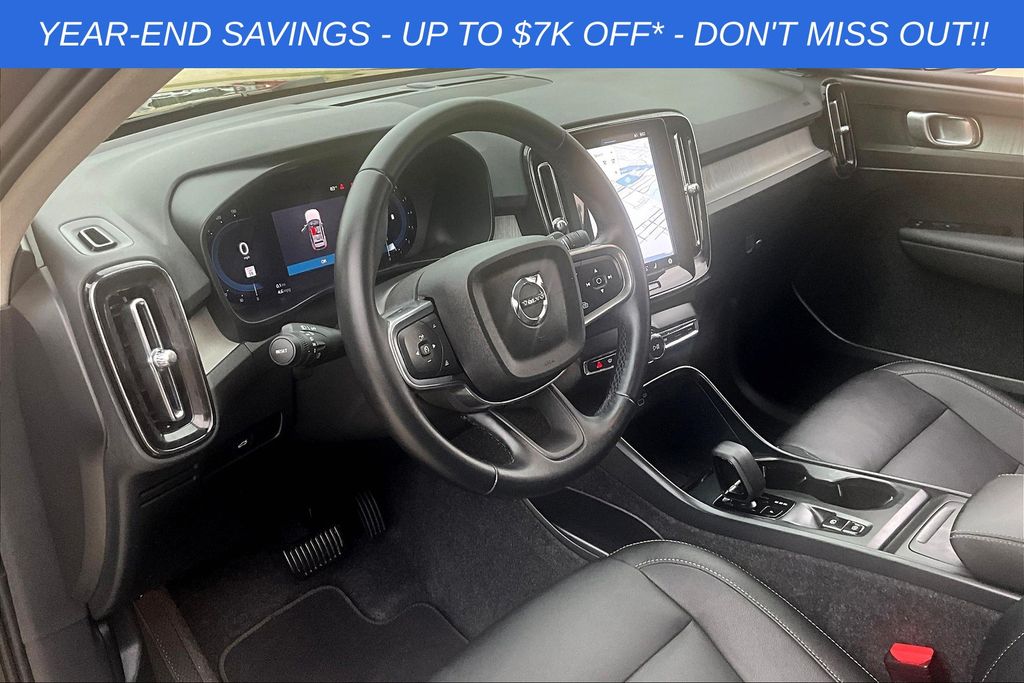 2025 Volvo XC40 Core - Photo 24