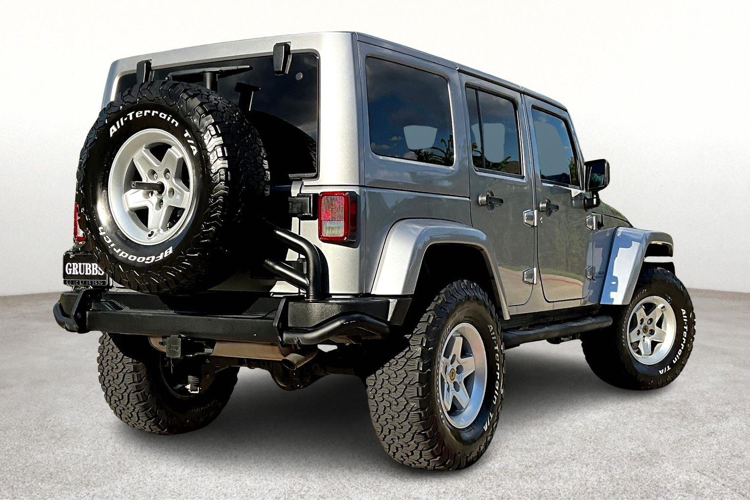 2017 Jeep Wrangler Unlimited Rubicon photo 2