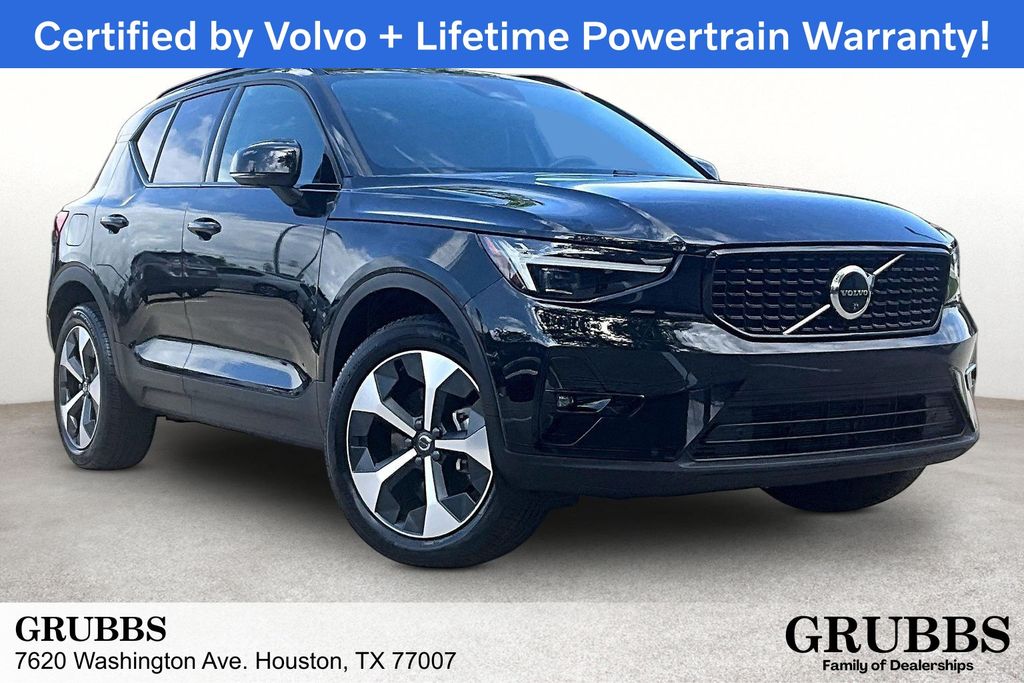 2026 Volvo XC40 B5 Plus Dark AWD's photo