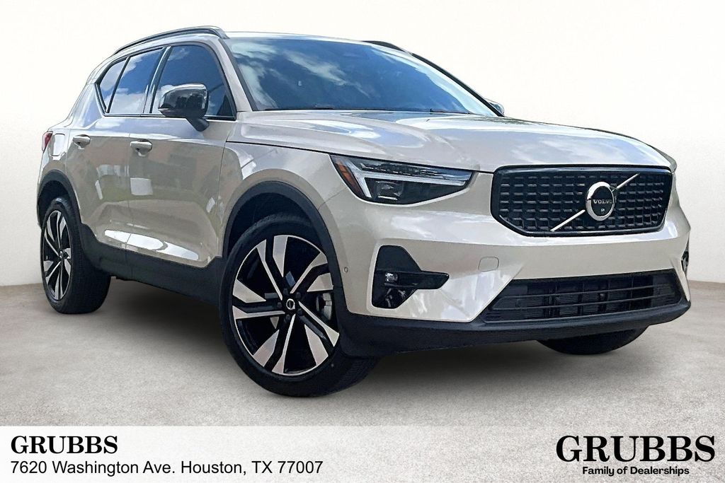 New 2026 Volvo XC40 B5 Ultra