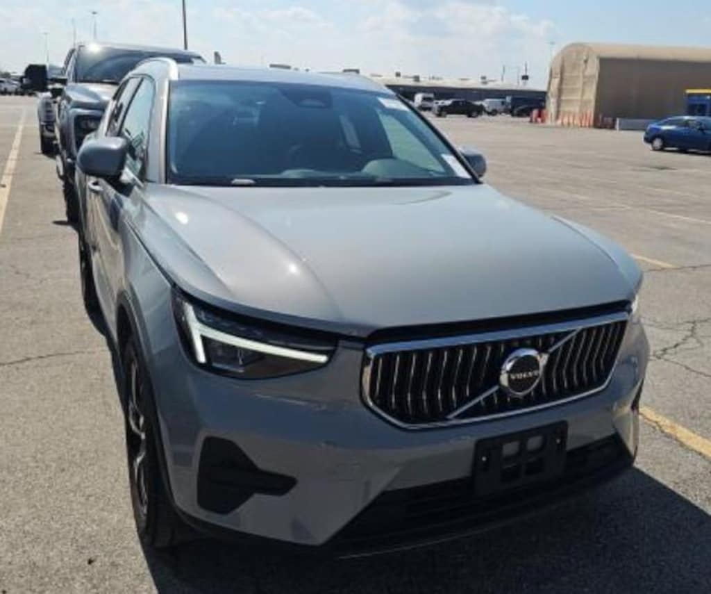 Used 2025 Volvo XC40 Core Bright Theme SUV