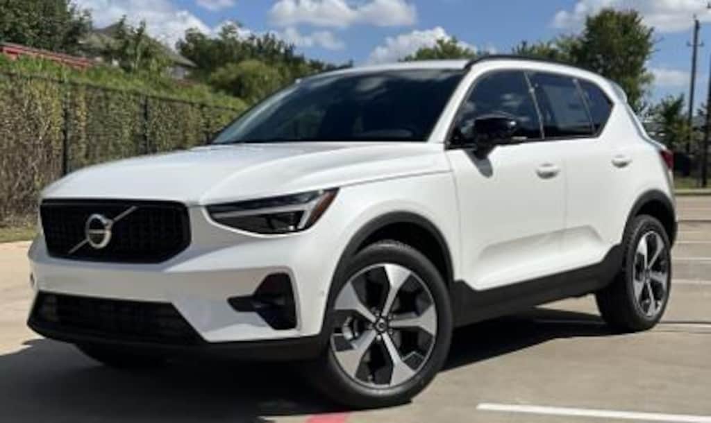 New 2026 Volvo XC40 B5 Plus SUV