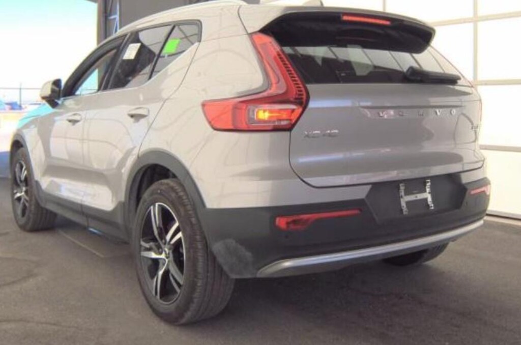 Used 2025 Volvo XC40 Core Bright Theme SUV