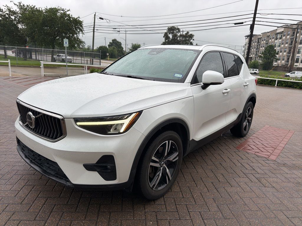 2023 Volvo XC40 B5 Plus Bright AWD's photo