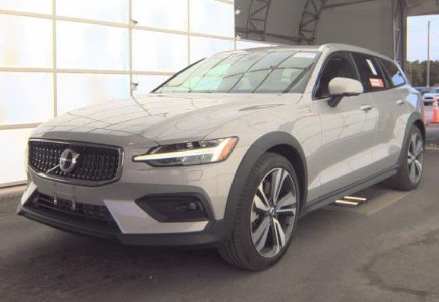 2025 Volvo V60 Cross Country B5 Plus AWD's photo