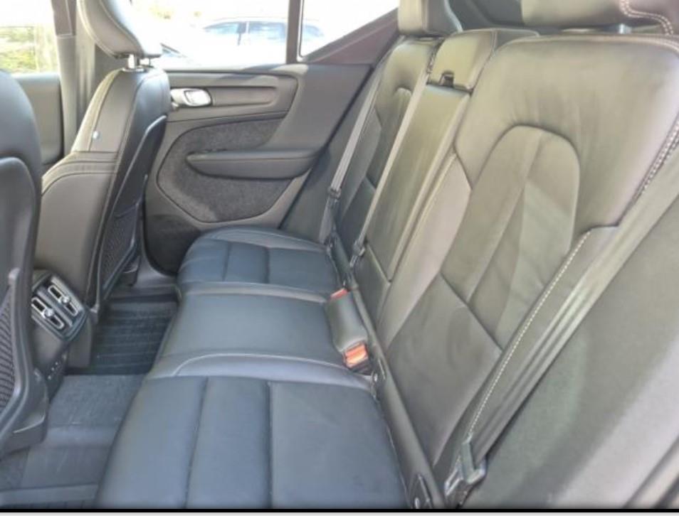 2023 Volvo XC40 Plus photo 3