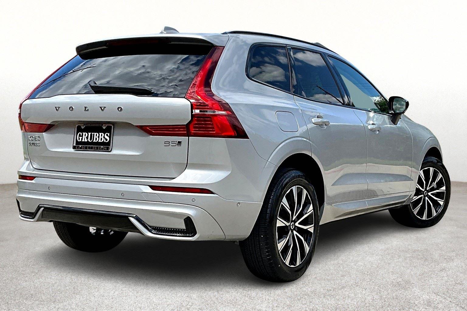 2025 Volvo XC60 Plus photo 2