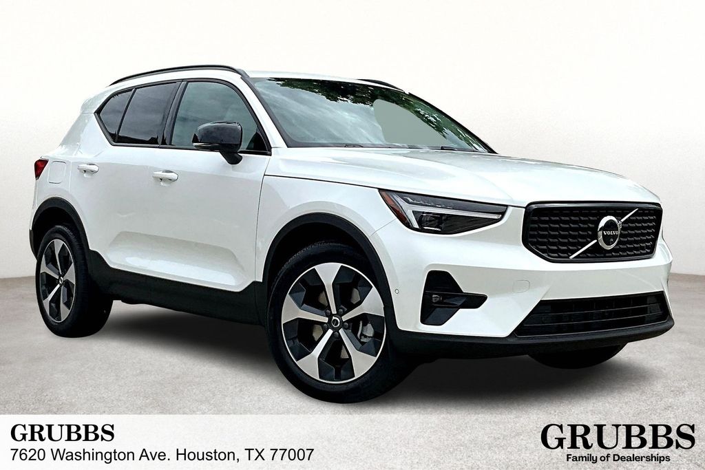 2026 Volvo XC40 Plus