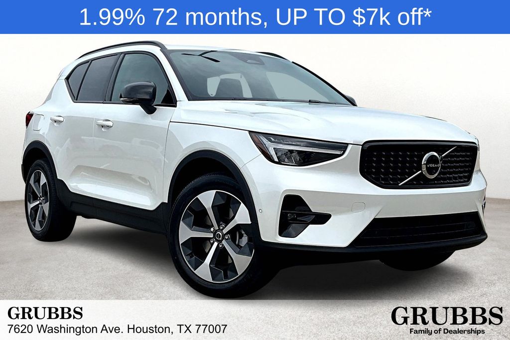 2026 Volvo XC40 Plus's photo