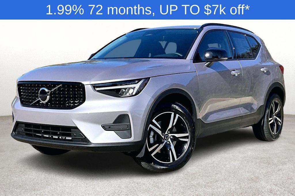 New 2026 Volvo XC40 B4 Core SUV