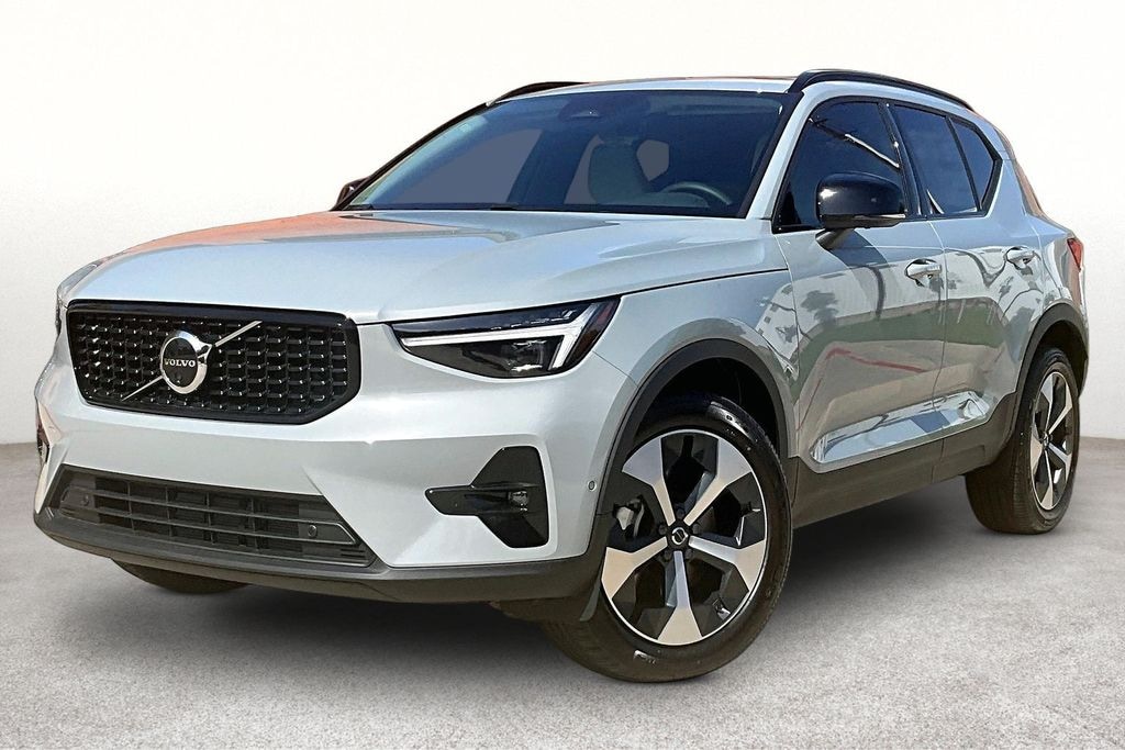 New 2026 Volvo XC40 B5 Plus SUV