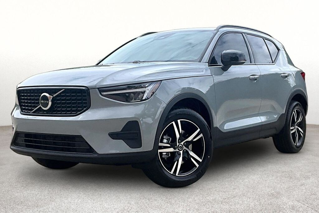 New 2026 Volvo XC40 B5 Core SUV