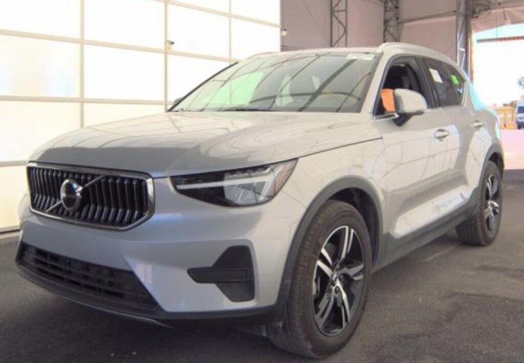 Used 2025 Volvo XC40 Core Bright Theme SUV