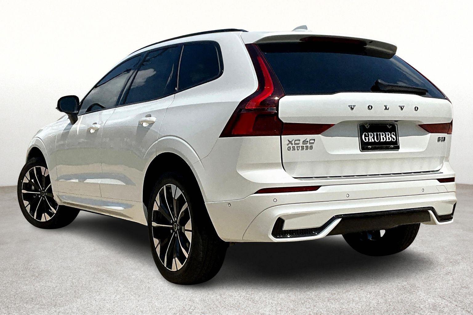 2026 Volvo XC60 B5 Plus photo 3