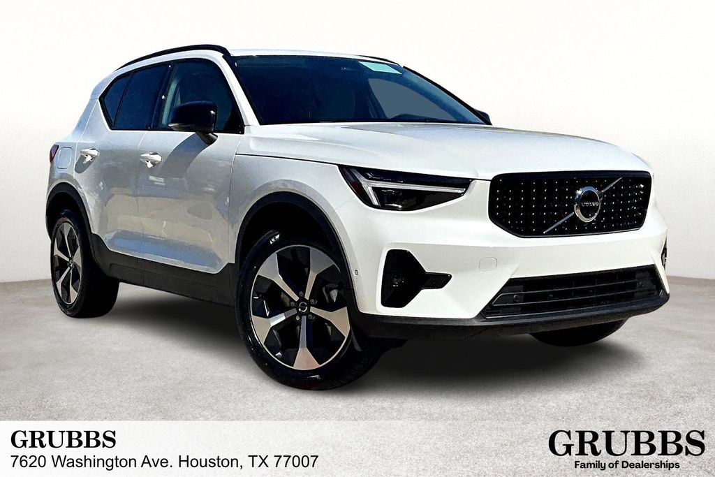 2026 Volvo XC40 Plus's photo