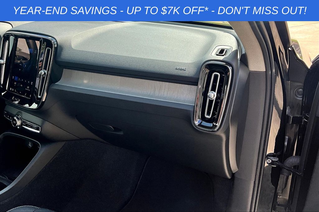 2025 Volvo XC40 Core - Photo 18