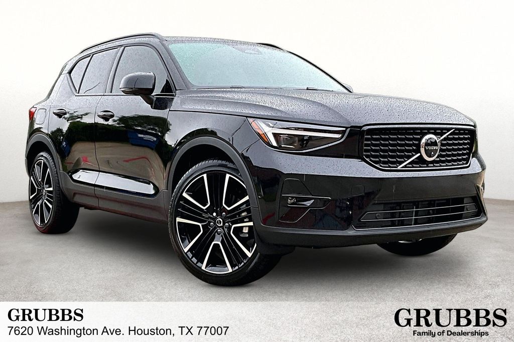 2026 Volvo XC40 B5 Ultra Dark AWD's photo
