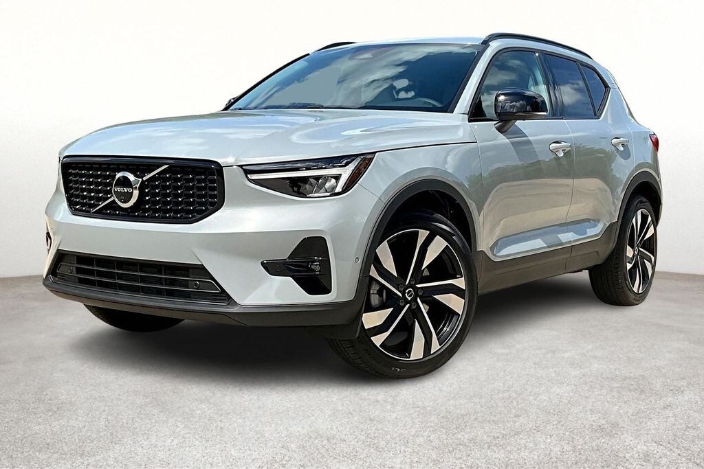 New 2026 Volvo XC40 B4 Plus SUV