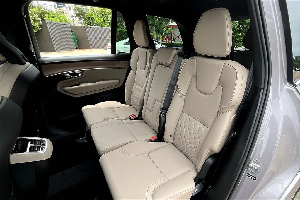 2026 Volvo XC90 Plus - Photo 14