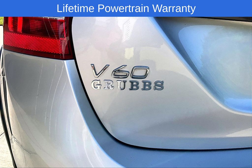 2018 Volvo V60 38