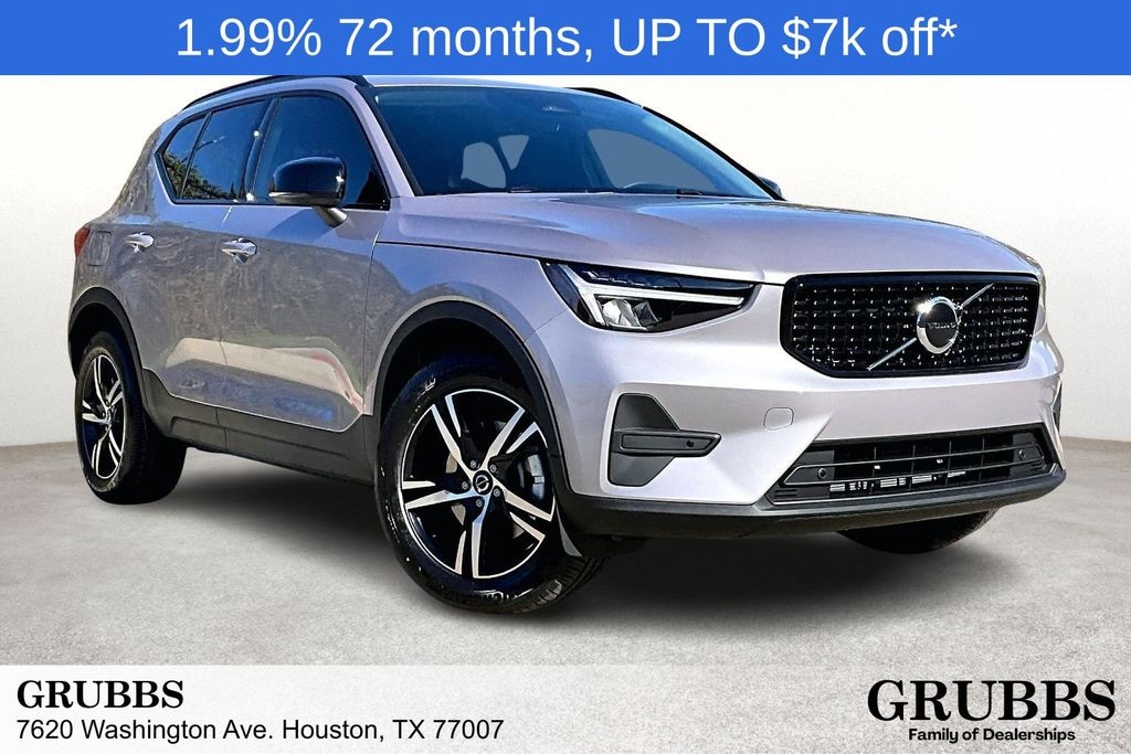 New 2026 Volvo XC40 B4 Core SUV